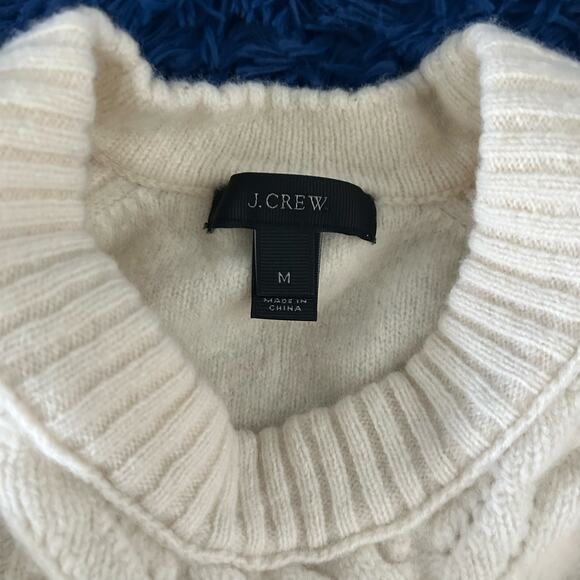 Classic preppy, normcore J.Crew Women 100% Wool Cable Knit Sweater Cream Size M - Picture 3 of 4